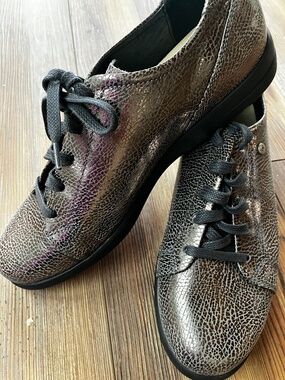 Wolky Women's Size 40 EU / sz 9 Tan Gold Leather Shiny Walking Shoes